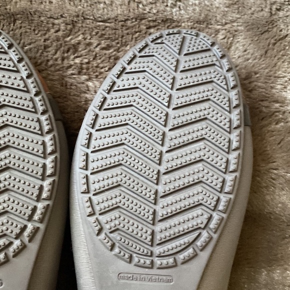 CROCS Sz 10 Tortoise Cap Toe Flats - Picture 10 of 10